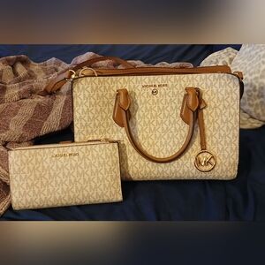 Michael Kors purse/wallet